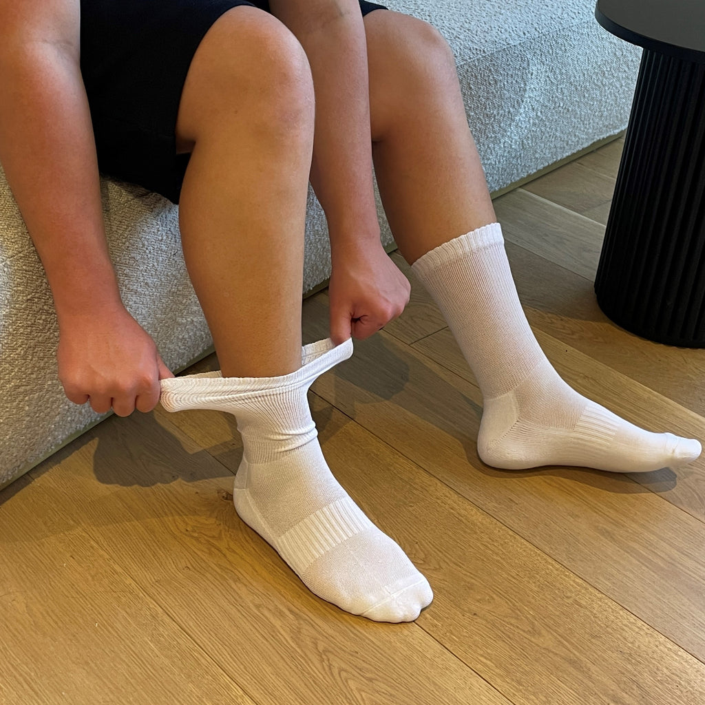 White Non-Binding Diabetic Socks 4-Pack